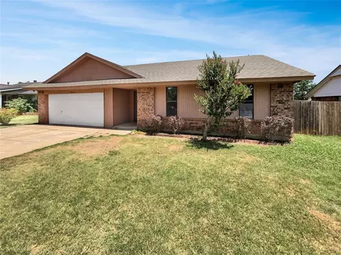 804 Cottonwood Dr, Moore, OK 73160