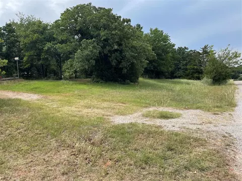 8025 Blackbird Ln, Edmond, OK 73034