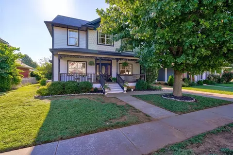 833 Carriage Ln, Norman, OK 73069