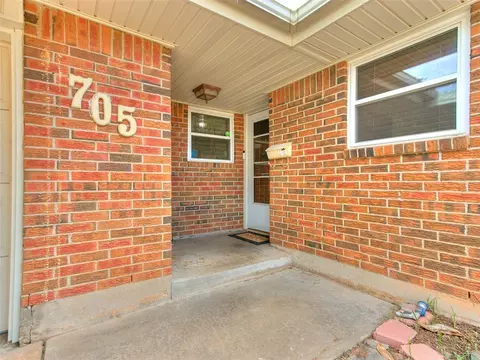 705 Greenwood Dr, Midwest City, OK 73110
