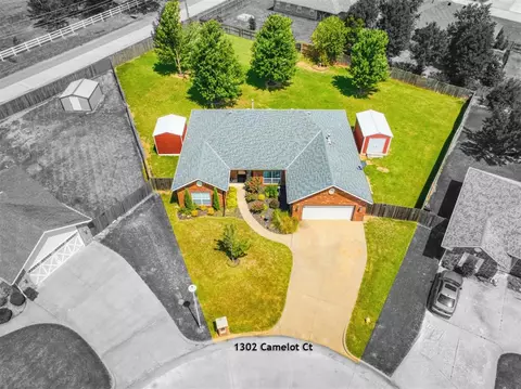 1302 Camelot Ct, Shawnee, OK 74804