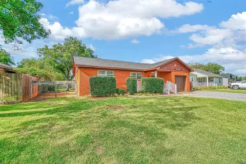 820 E Sycamore Ave, Altus, OK 73521 photo 3