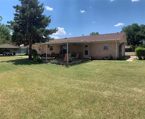 610 N 3rd St, Mountain View, OK 73062 photo 4
