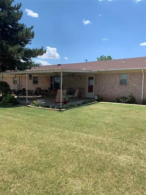 610 N 3rd St, Mountain View, OK 73062 photo 5