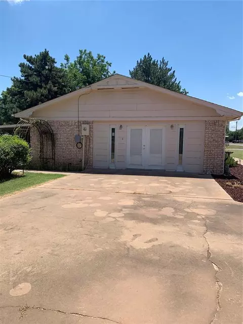 610 N 3rd St, Mountain View, OK 73062 photo 3