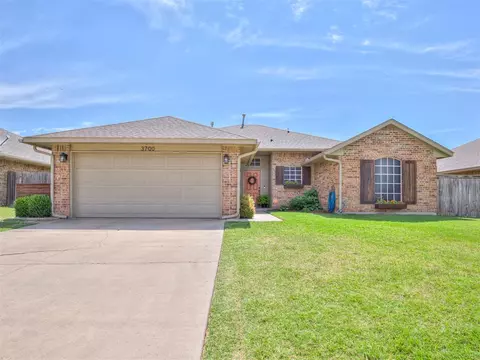 3700 Notting Hill Dr, Moore, OK 73160