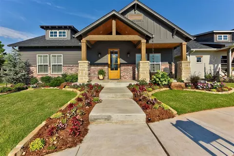 1925 Plaza District Dr, Edmond, OK 73034