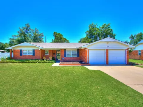 124 Platt Ln, Moore, OK 73160
