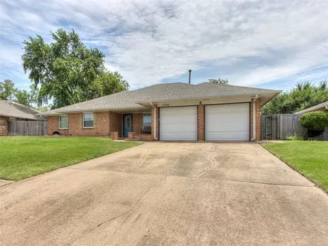 1320 E Hills Dr, Moore, OK 73160