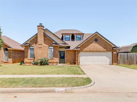 912 N Avery Dr, Moore, OK 73160