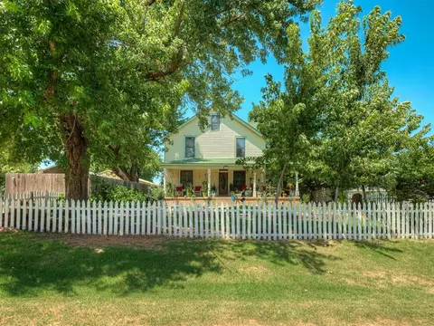 1808 W Mansur Ave, Guthrie, OK 73044