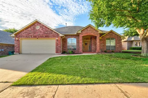2105 Cedar Pointe Cir, Edmond, OK 73003