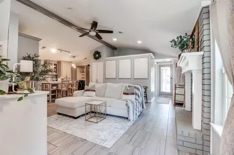 2138 Parkview Dr, Moore, OK 73170