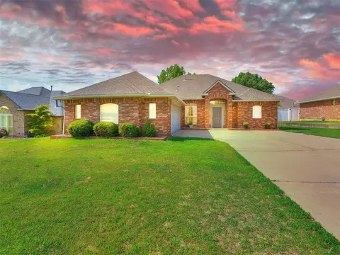 11405 Queensland Ct, Midwest City, OK 73130