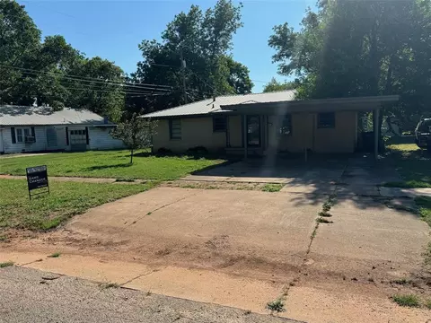 404 SW 6th, Lindsay, OK 73052