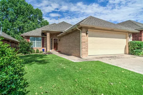 27 S Ridge Pointe Cir, Edmond, OK 73034