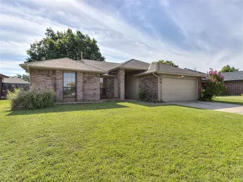 1928 Oakwood East Blvd, Midwest City, OK 73130