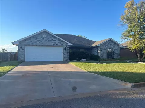 145 Calhoon St, Elk City, OK 73644
