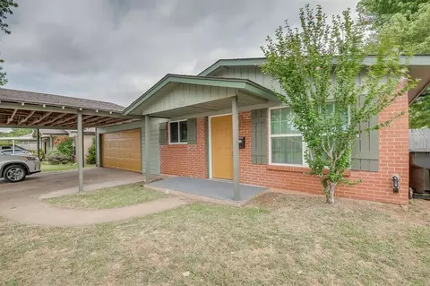 933 NW 27th St, Moore, OK 73160