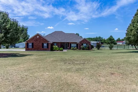 1058 Oak Creek Cir, Blanchard, OK 73010