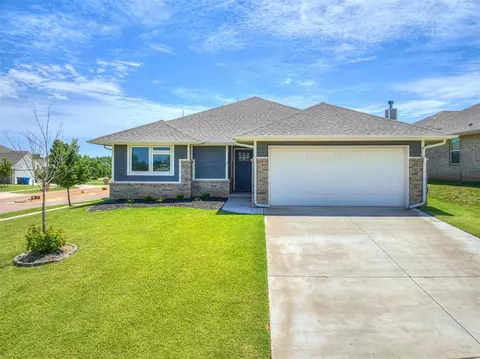 3716 Pettit Blvd, Edmond, OK 73012