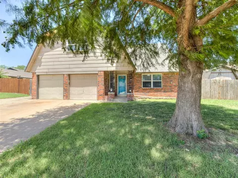 1105 NE 4th St, Moore, OK 73160