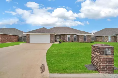 3112 White Tail Dr, Altus, OK 73521