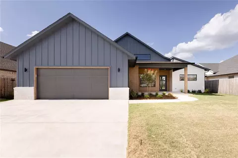 11033 NW 20th St, Yukon, OK 73099