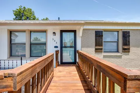 303 E Jarman Dr, Midwest City, OK 73110