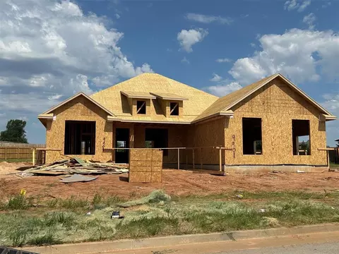 9901 Volare Dr, Yukon, OK 73099