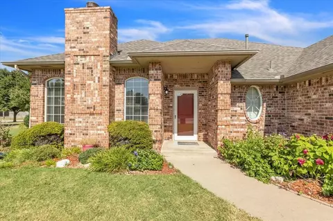 10128 Donna Ct, Oklahoma City, OK 73162