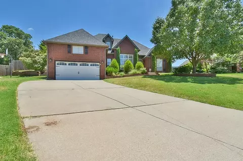 16 Eaton Pl, Edmond, OK 73034
