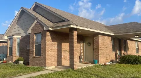 1003 SW 25th St, Moore, OK 73170