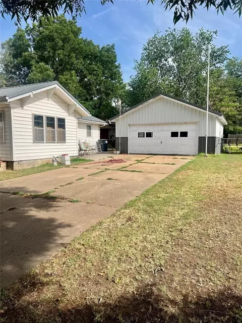 301 E 1st St, Stroud, OK 74079 photo 5