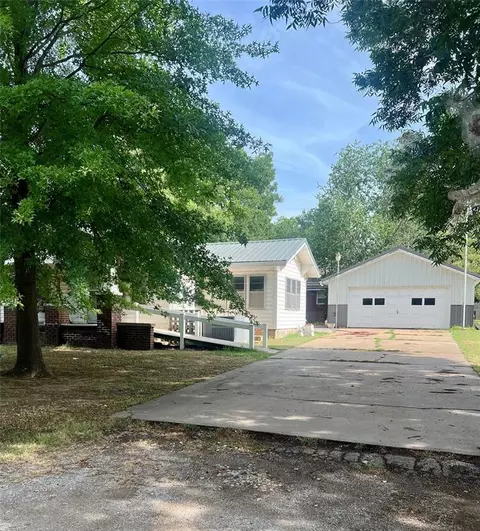 301 E 1st St, Stroud, OK 74079