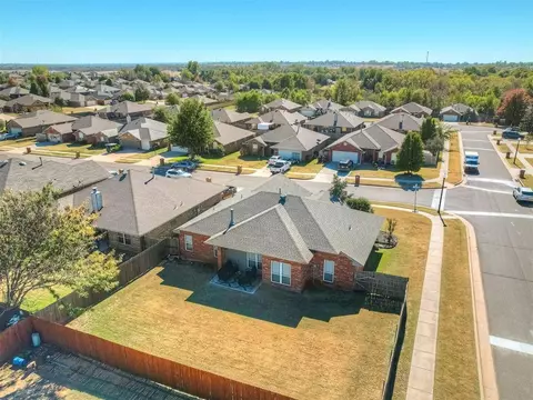 1401 SE 16th St, Moore, OK 73160