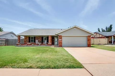 1132 NE 5th St, Moore, OK 73160