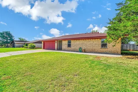 1108 S Trail Dr, Altus, OK 73521 photo 4