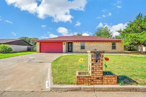1108 S Trail Dr, Altus, OK 73521