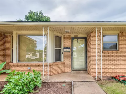 3200 Meadow Ln, Edmond, OK 73013
