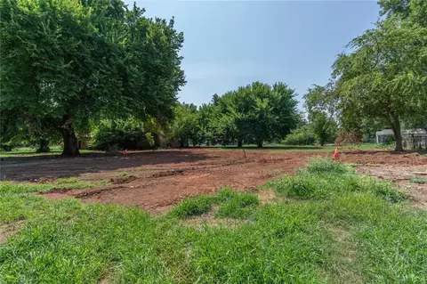 1009 El Reno Ave, Chickasha, OK 73018