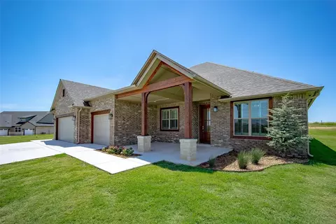2841 Hayfield Way, Guthrie, OK 73044
