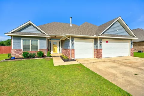 701 Windy Ln, Yukon, OK 73099