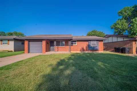 704 N Dallas Ave, Moore, OK 73160