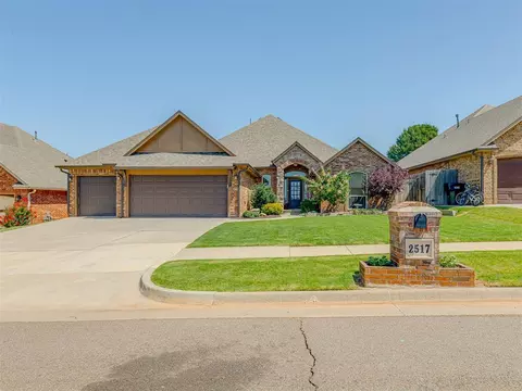 2517 SE 12th St, Moore, OK 73160 photo 2