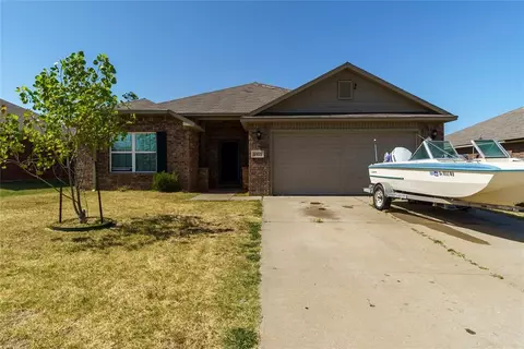 1917 W Autumn Way, Mustang, OK 73064