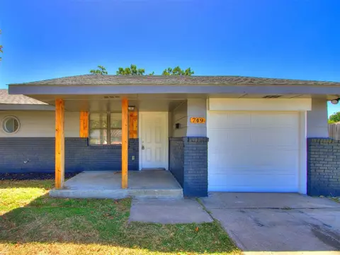 749 N Dallas Ave, Moore, OK 73160