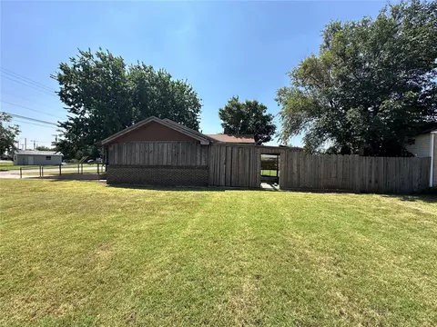 1132 Maple St, Altus, OK 73521 photo 24
