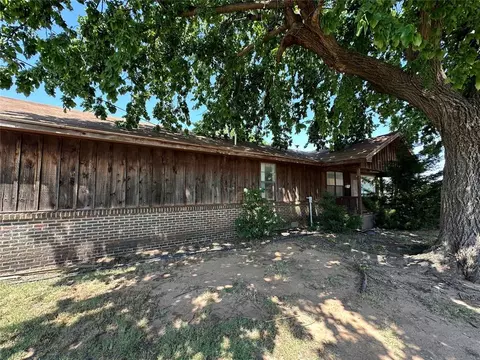 1132 Maple St, Altus, OK 73521 photo 3