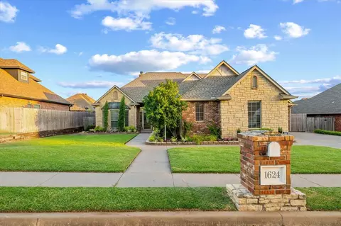1624 Indian Springs Dr, Edmond, OK 73003